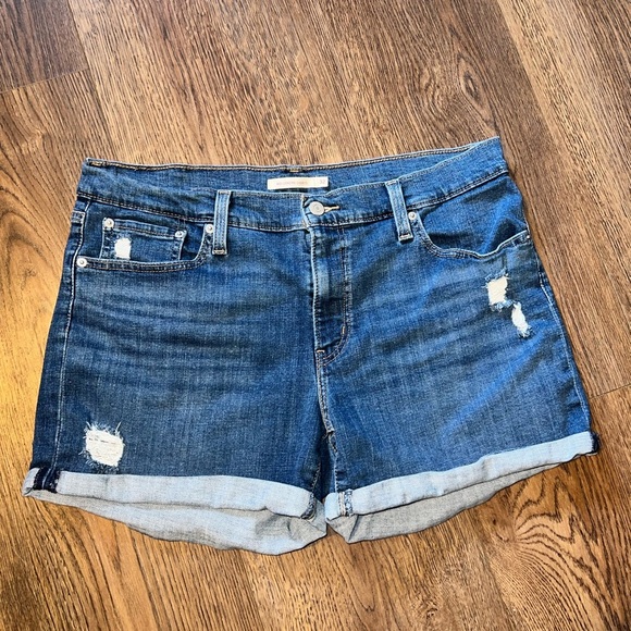 Levi’s Mid-Length Shorts Size 32 - Picture 1 of 6